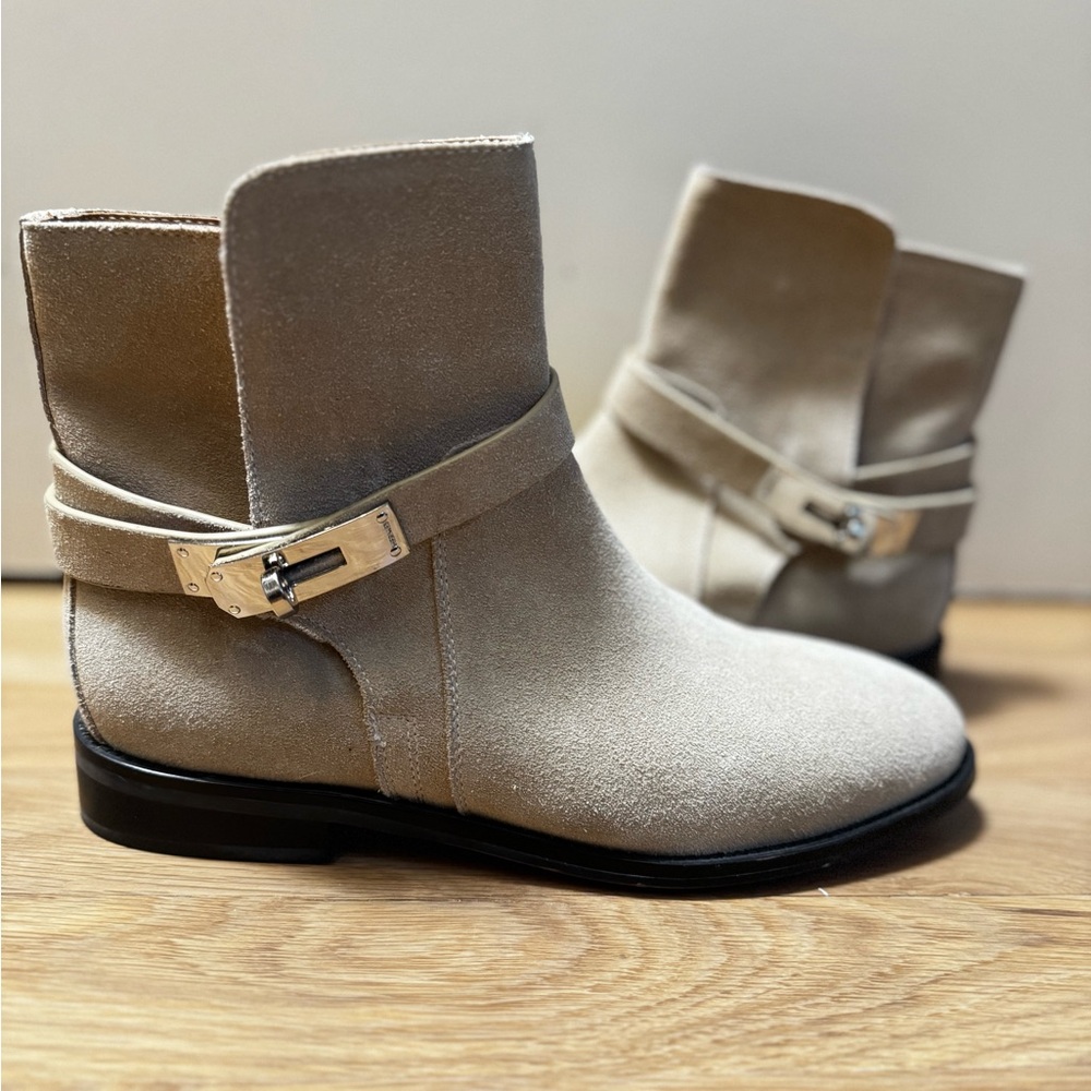 Size 36 barely worn boots!